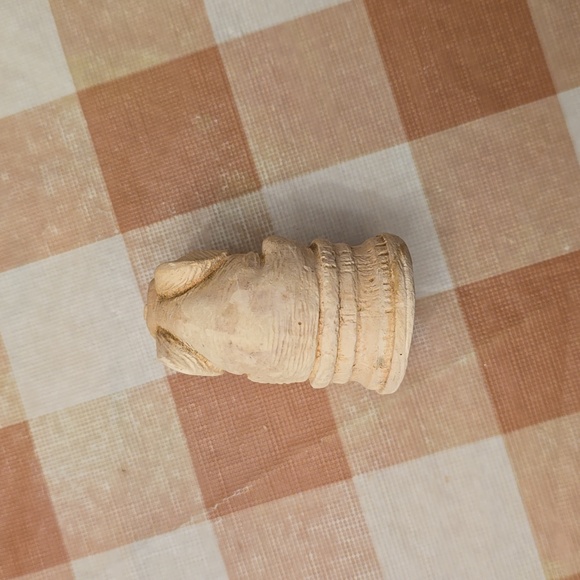 Elephant on Pillar Figurine/Chess piece - Picture 4 of 5